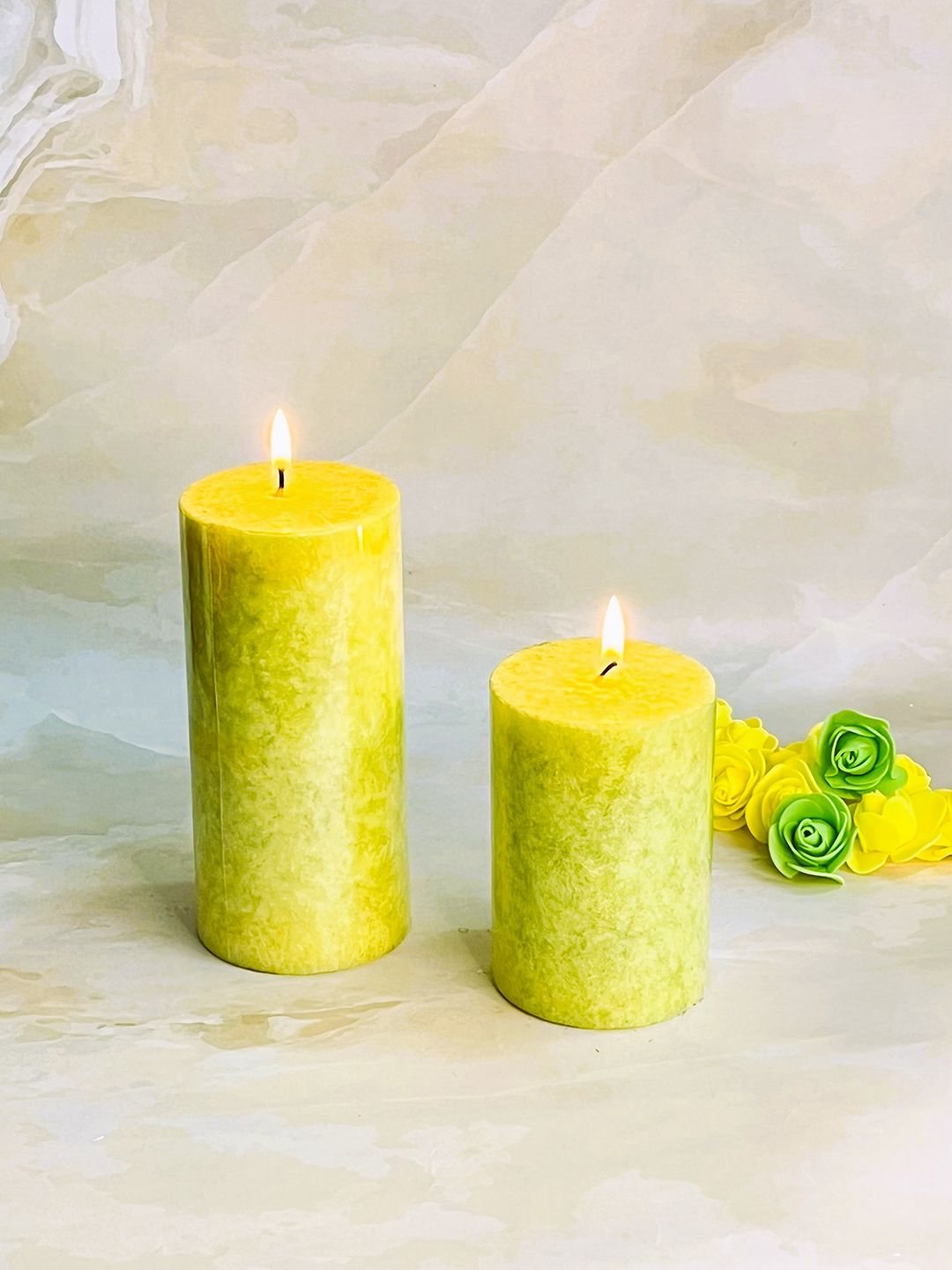 Akaar Dcor's 2Pcs Scented 1 Wick Lemon Grass Abstract Geometric Regular Pillar Candles