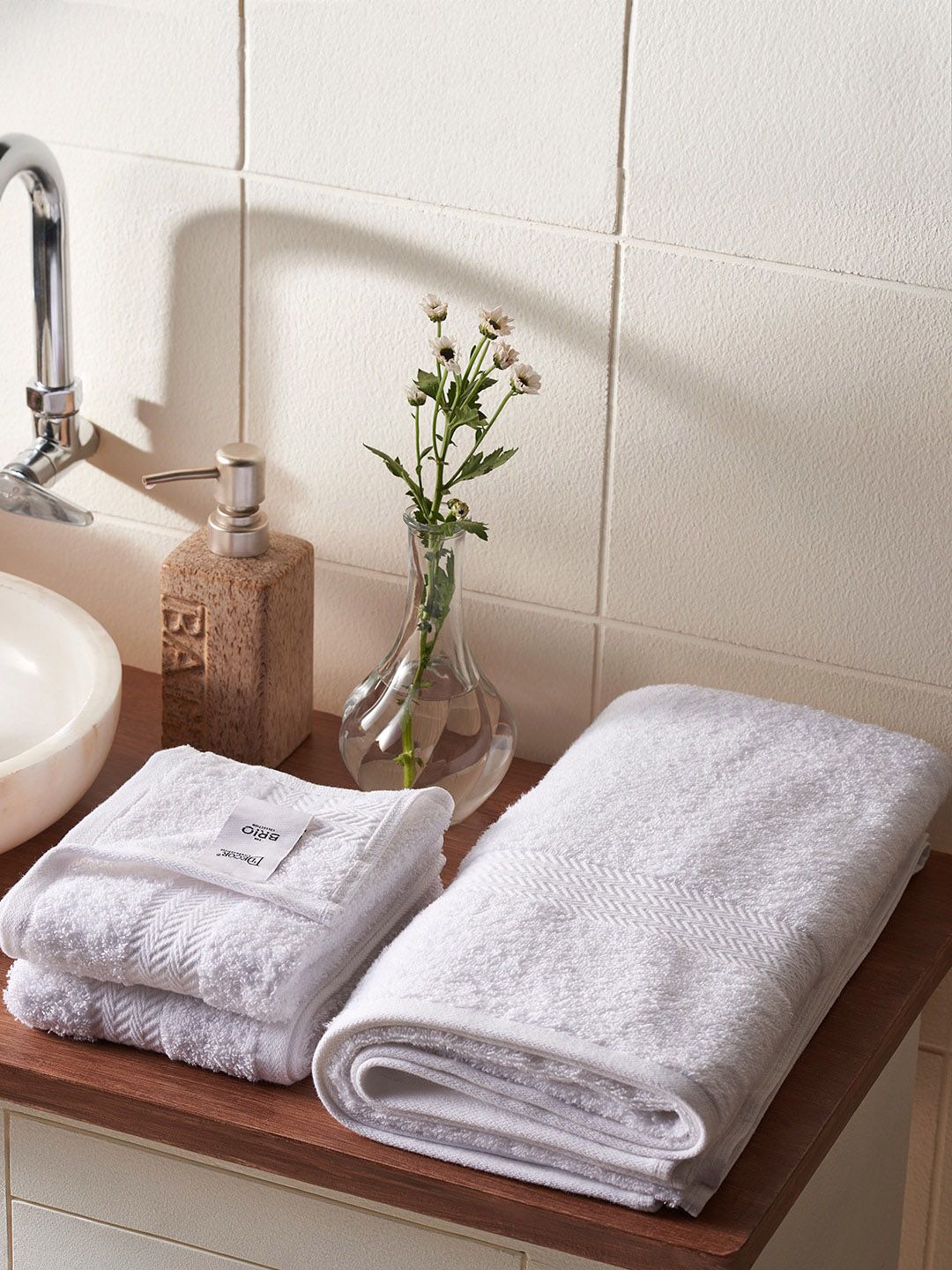 DDecor Live Beautiful White 3 Pieces Cotton 500 GSM Bath And Hand Towel Set
