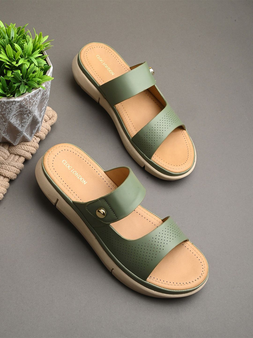 CLOG LONDON Textured Comfort Heels