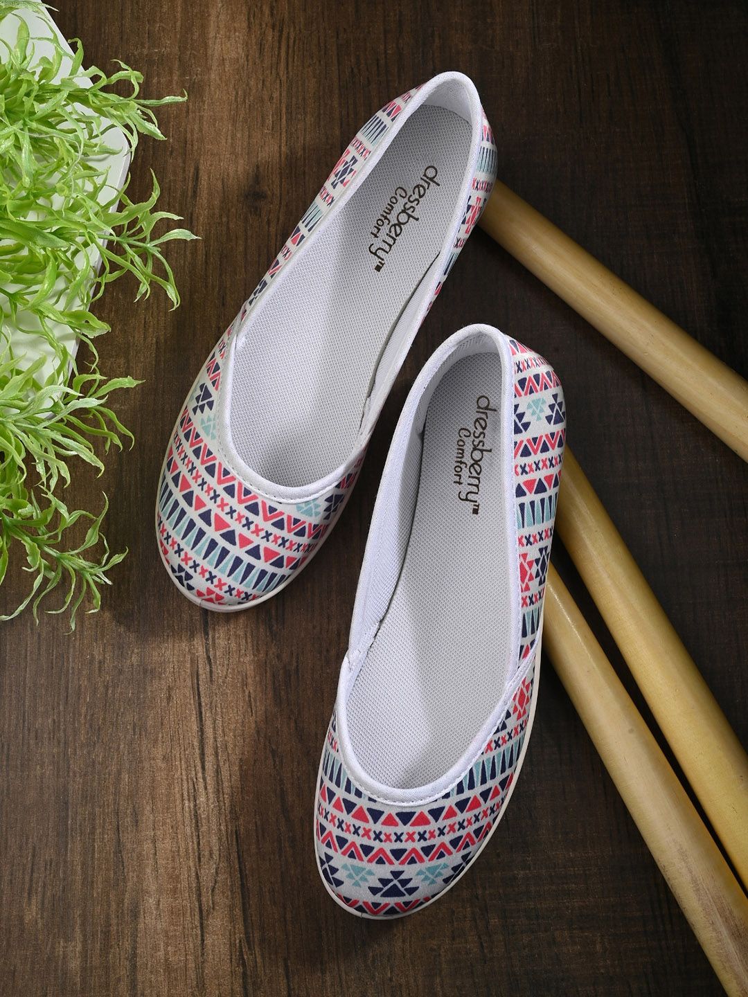 DressBerry White & Pink Printed Round Toe Ballerinas