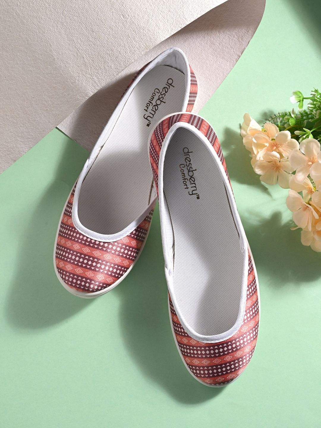 DressBerry Brown & White Round Toe Ballerinas