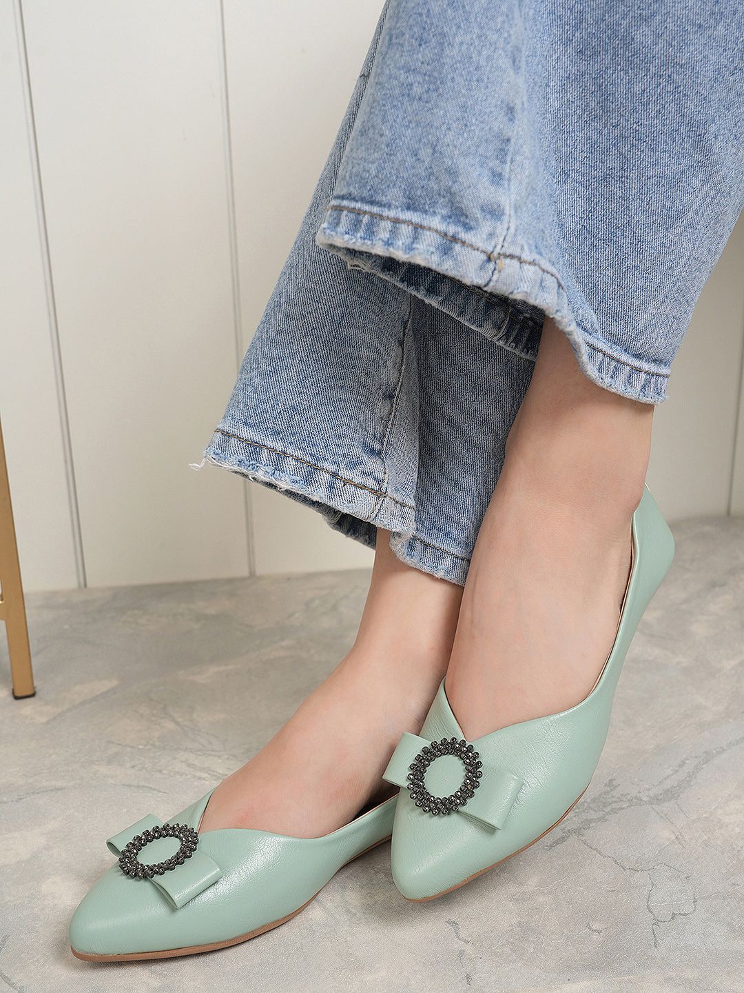 DressBerry Green Pointed Toe Ballerinas With Embellished Bows