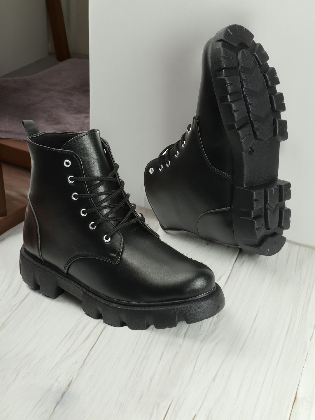 Roadster The Roadster Lifestyle Co.Women Black Mid Top Platform Heel Chunky Boots