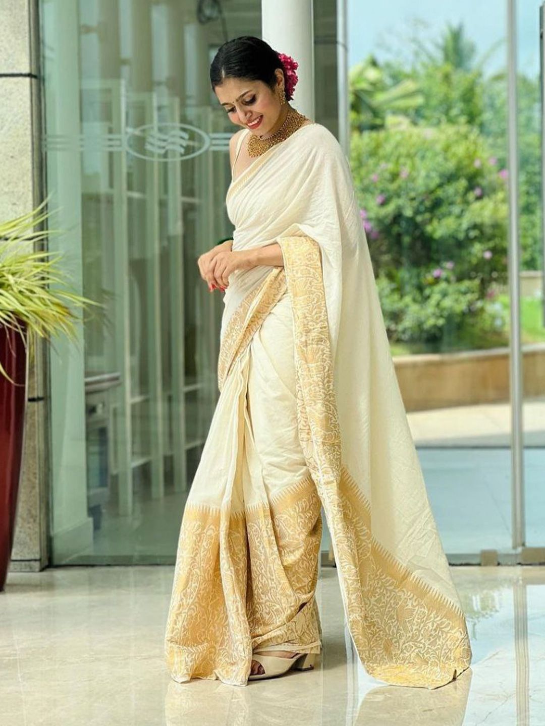 LIMDO White & Gold-Toned Zari Pure Silk Banarasi Saree Price in India