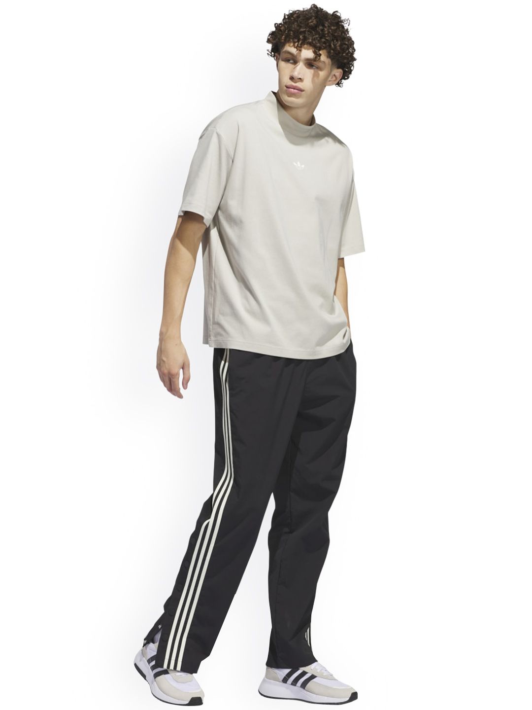 Buy ADIDAS Originals Men Mid-Rise Lightweight Track Pants - Track