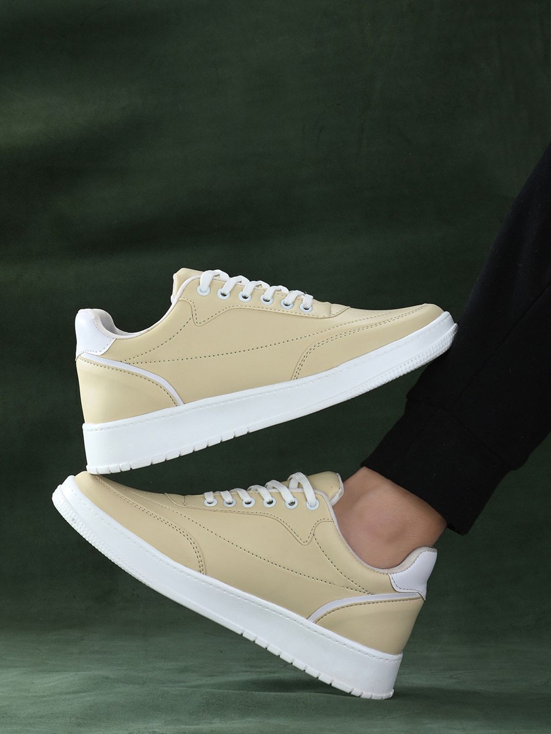 The Roadster Lifestyle Co. Men Cream-Coloured & White Comfort Insole Lightweight Sneakers