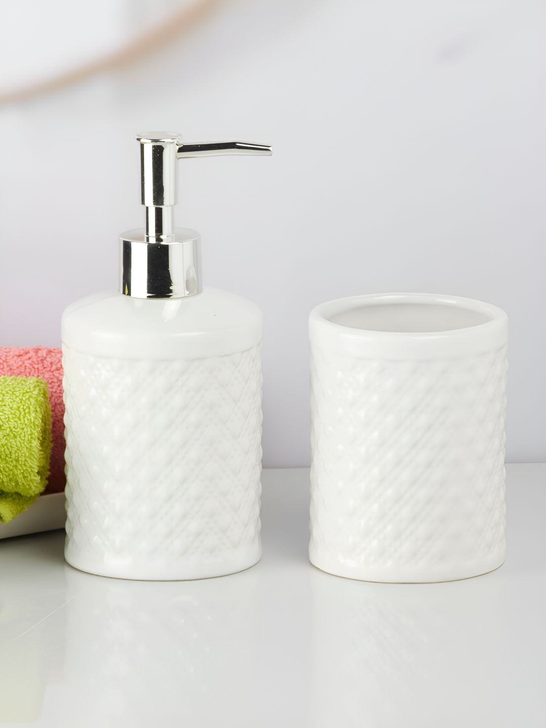 Kookee White 2 piece Abstract Ceramic Bath Accessories Set