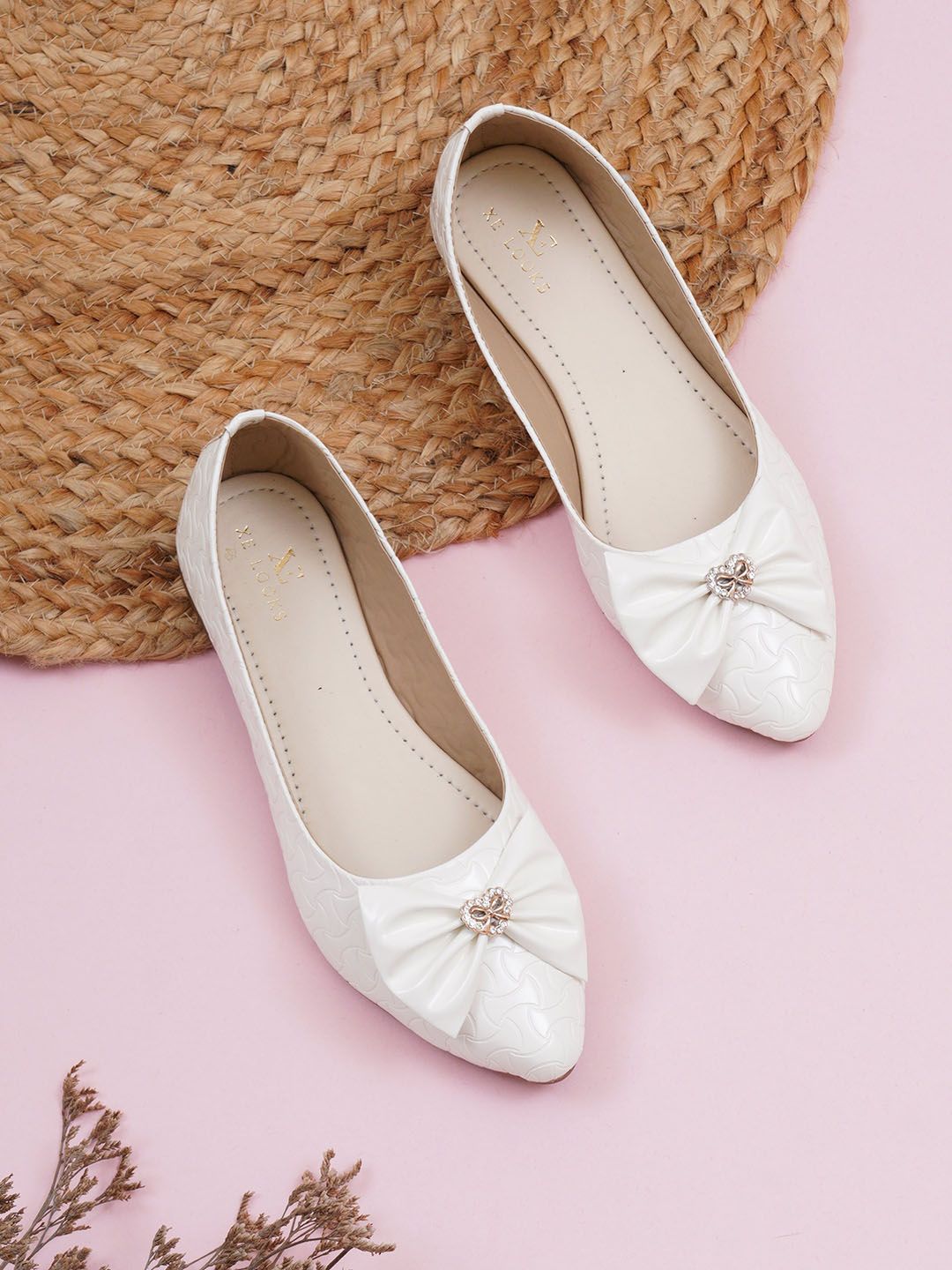 XE Looks Pointed Toe Textured Ballerinas With Bows