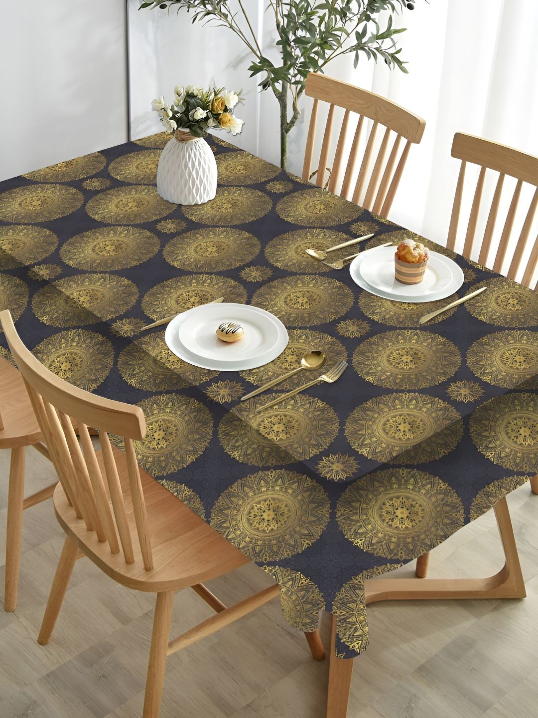 HOMADORN Black & Green Ethnic Motifs 4-Seater Table Cover