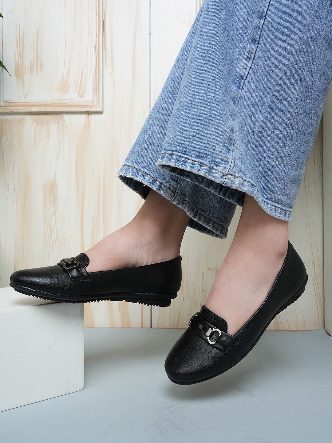 DressBerry Black Textured Party Ballerinas Flats