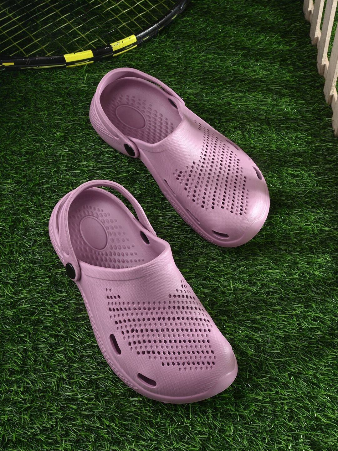 AfroJack Women Textured Croslite Clogs