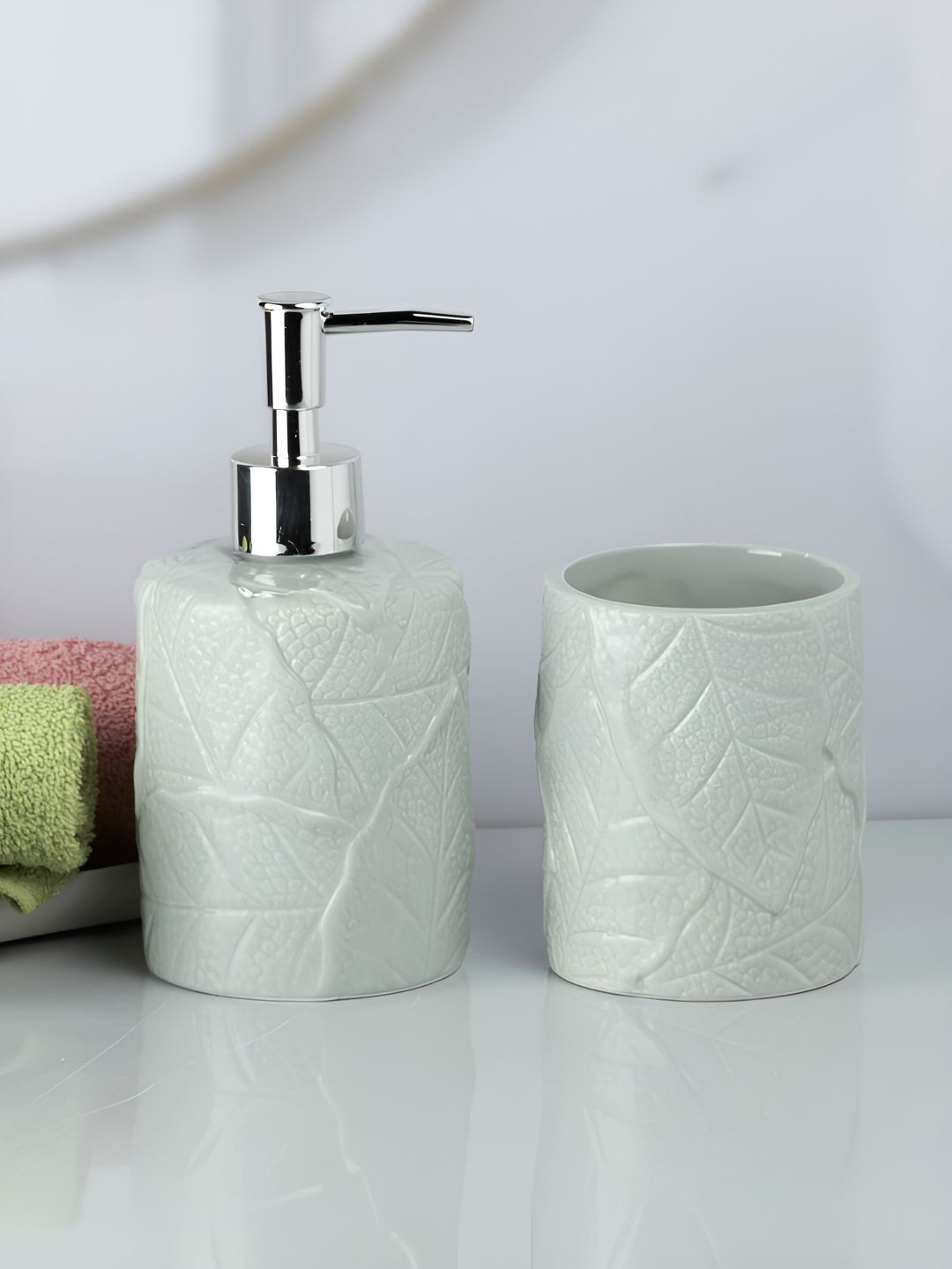 Kookee Green 2 Pieces Abstract Ceramic Bath Accessories Set