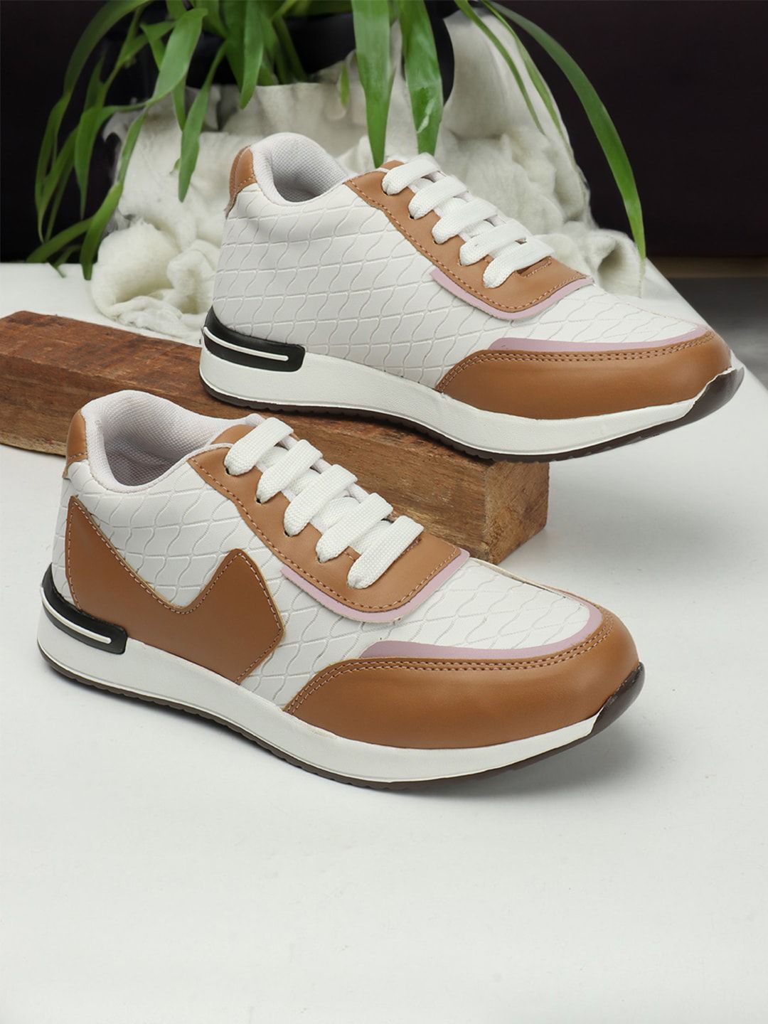 The Roadster Lifestyle Co. Women White & Brown Colourblocked Comfort Basics Sneakers