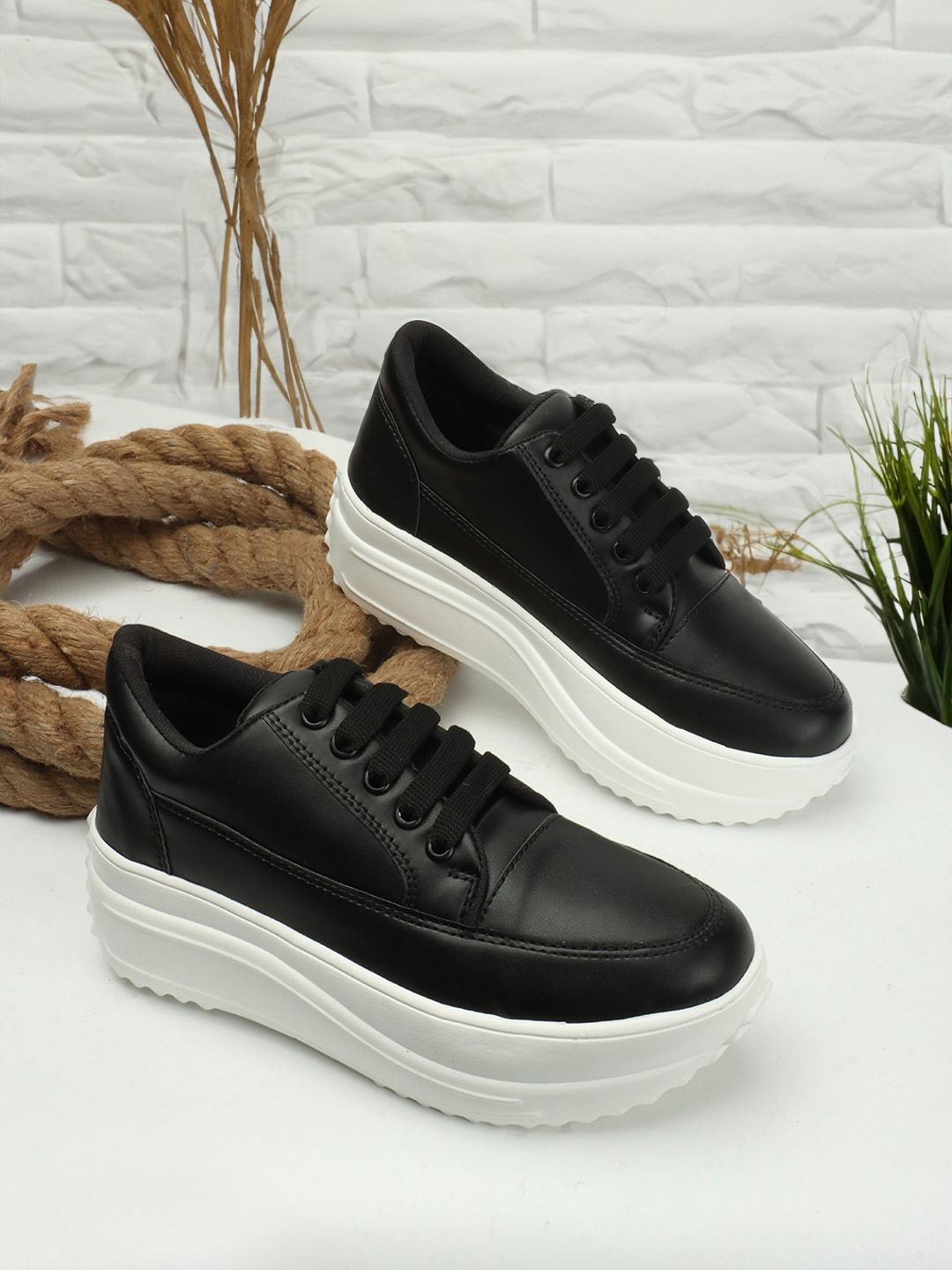 The Roadster Lifestyle Co. Women Black & White Comfort Insole Flatform Sneakers