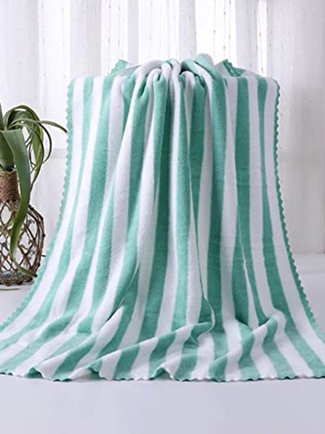 HomeCloud Green & White 2 Pieces Striped Ultra Soft Cotton 300 GSM Towels