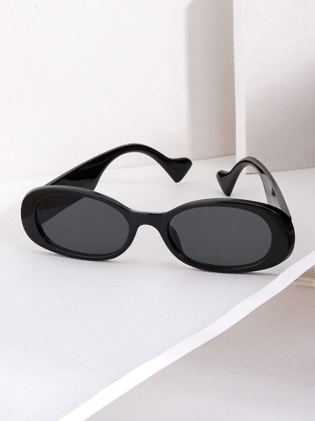 JOKER & WITCH Women Oval Sunglasses with UV Protected Lens JWSG120