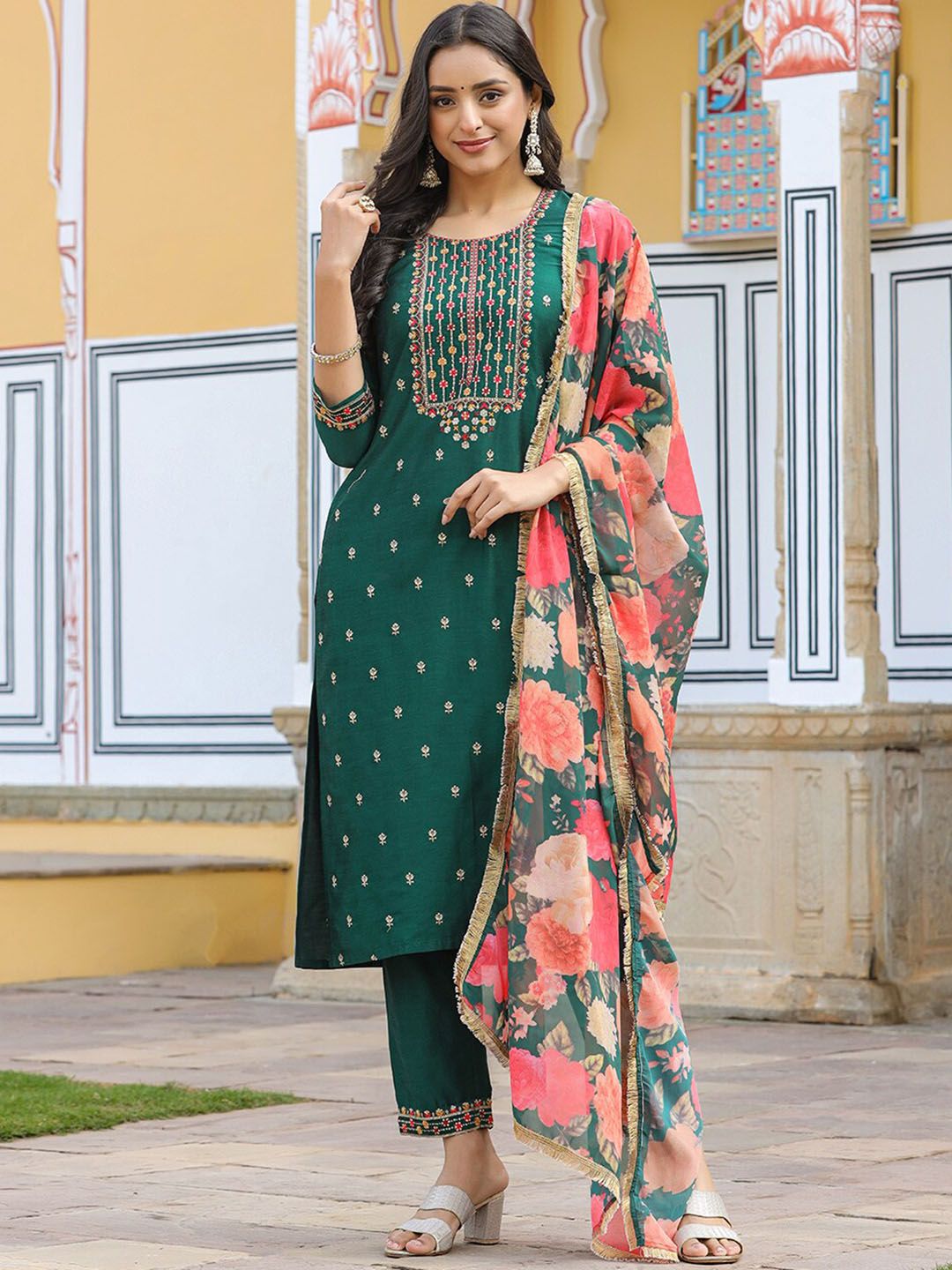 AHIKA Women Green Floral Embroidered Regular Thread Work Kurta with Trousers & With Dupatta