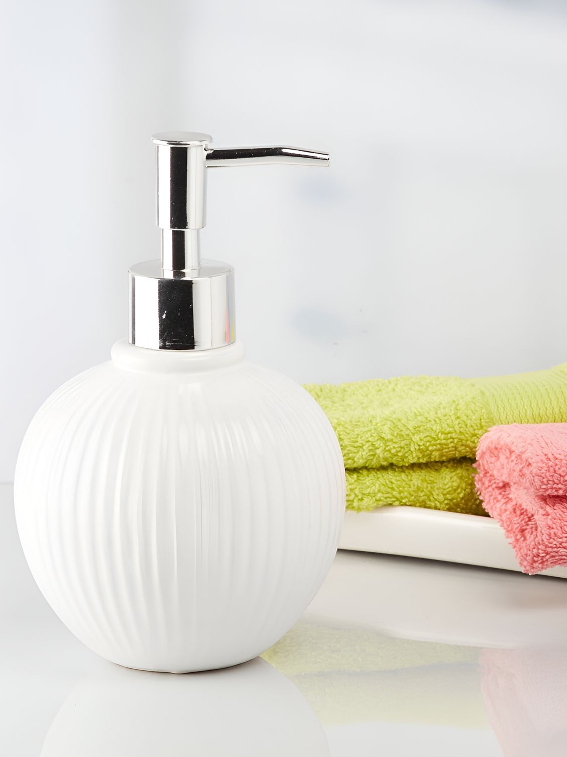 Kookee White Textured Ceramic Soap Dispenser