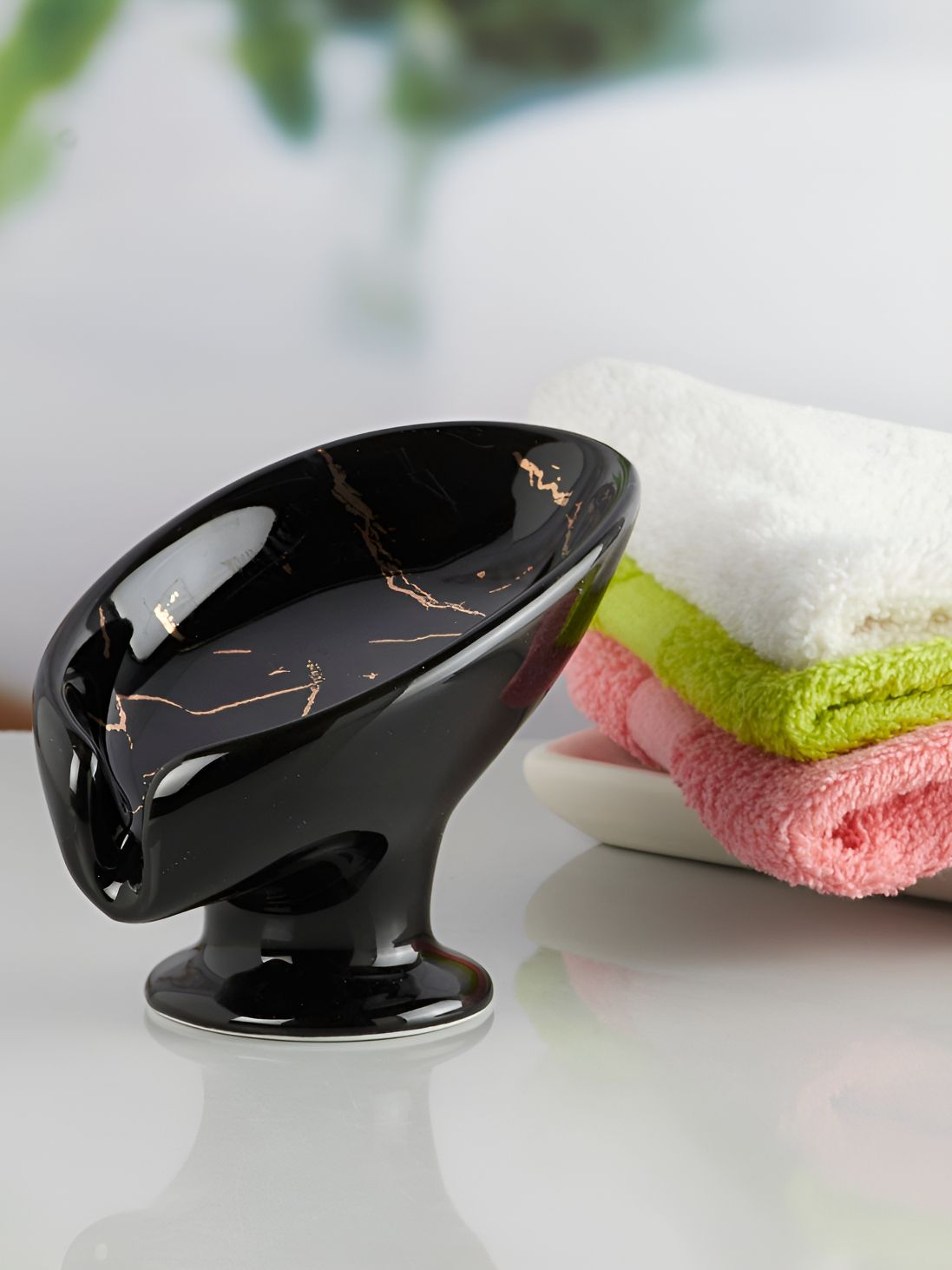 Kookee Black & Gold-Toned Abstract Ceramic Soap Dish