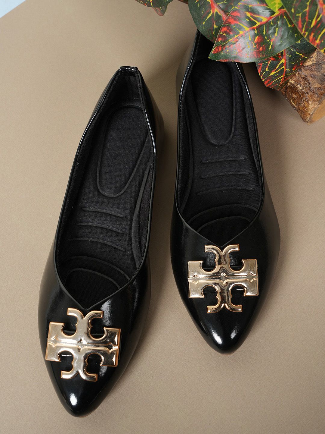 SAPATOS Embellished Pointed Toe Ballerinas