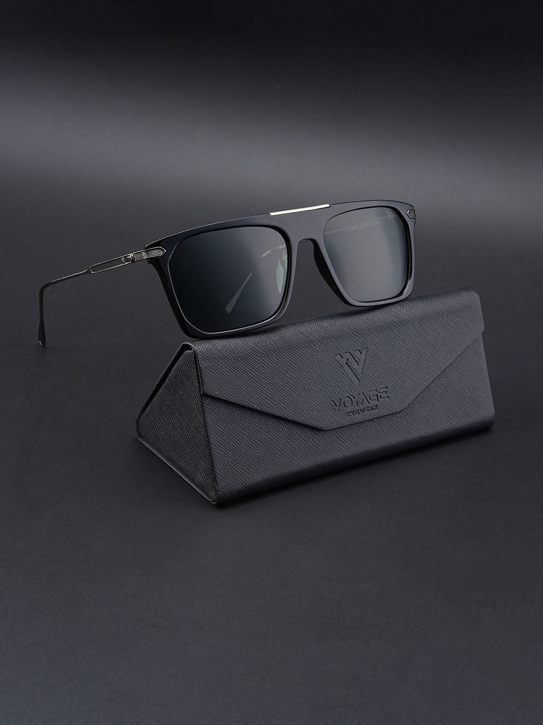 Voyage Unisex Green Lens & Black Wayfarer Sunglasses with Polarised and UV Protected Lens