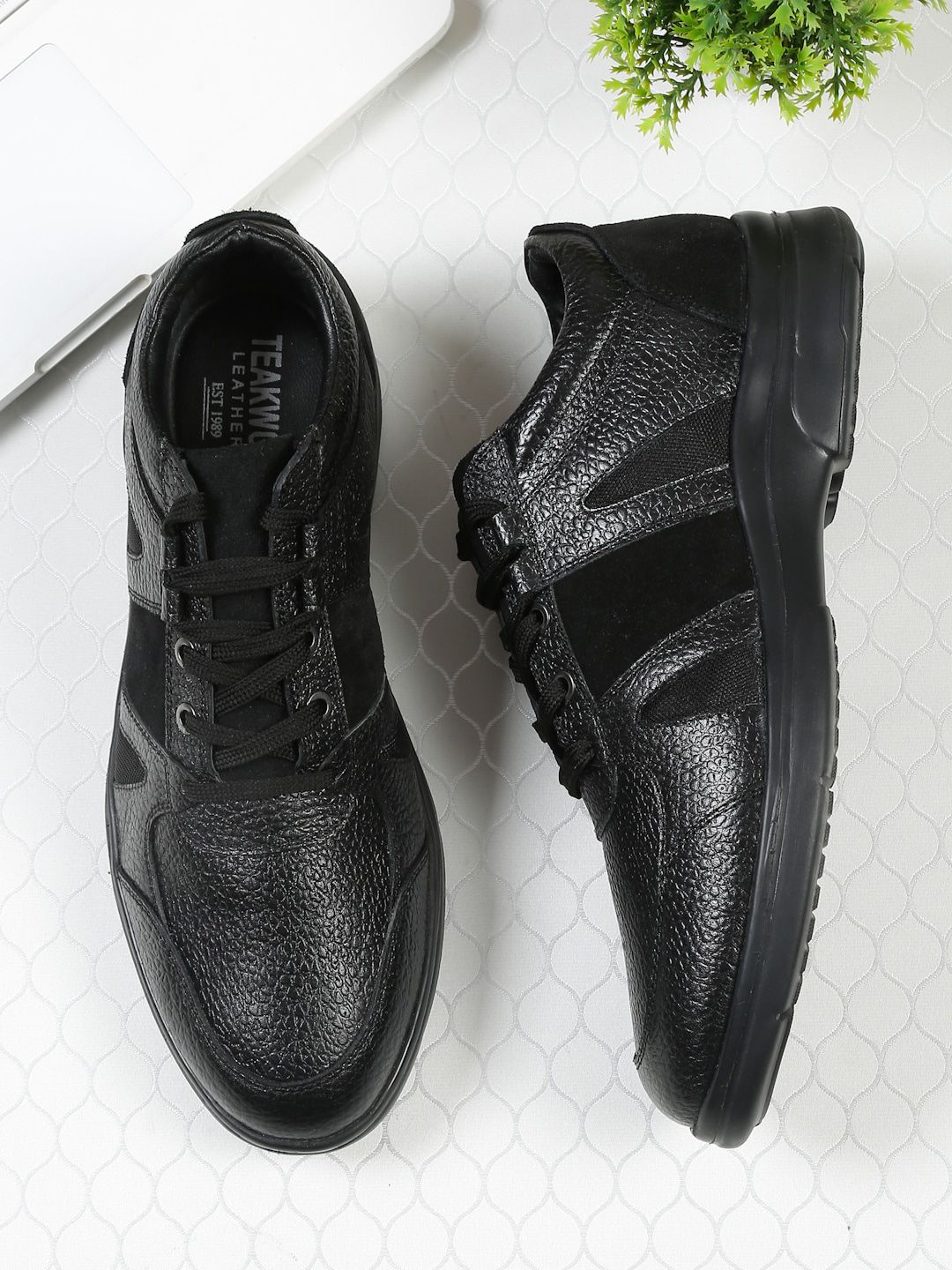 Teakwood Leathers Men Textured Sneakers