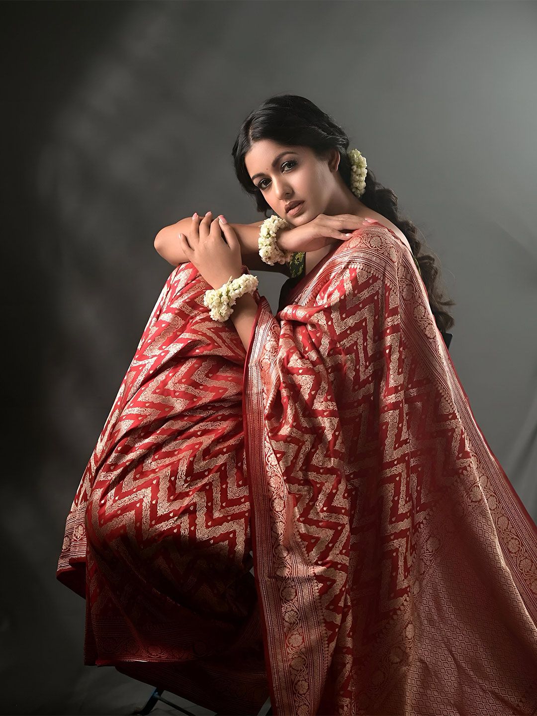 Sidhidata Embellished Zari Silk Blend Designer Banarasi Saree Price in India