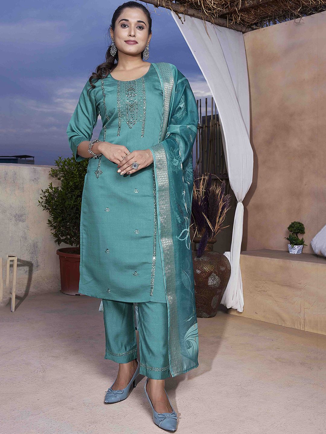 Chandbaali Women Sea Green Yoke Design Regular Thread Work Pure Silk Kurta with Pyjamas & With Dupatta Price in India