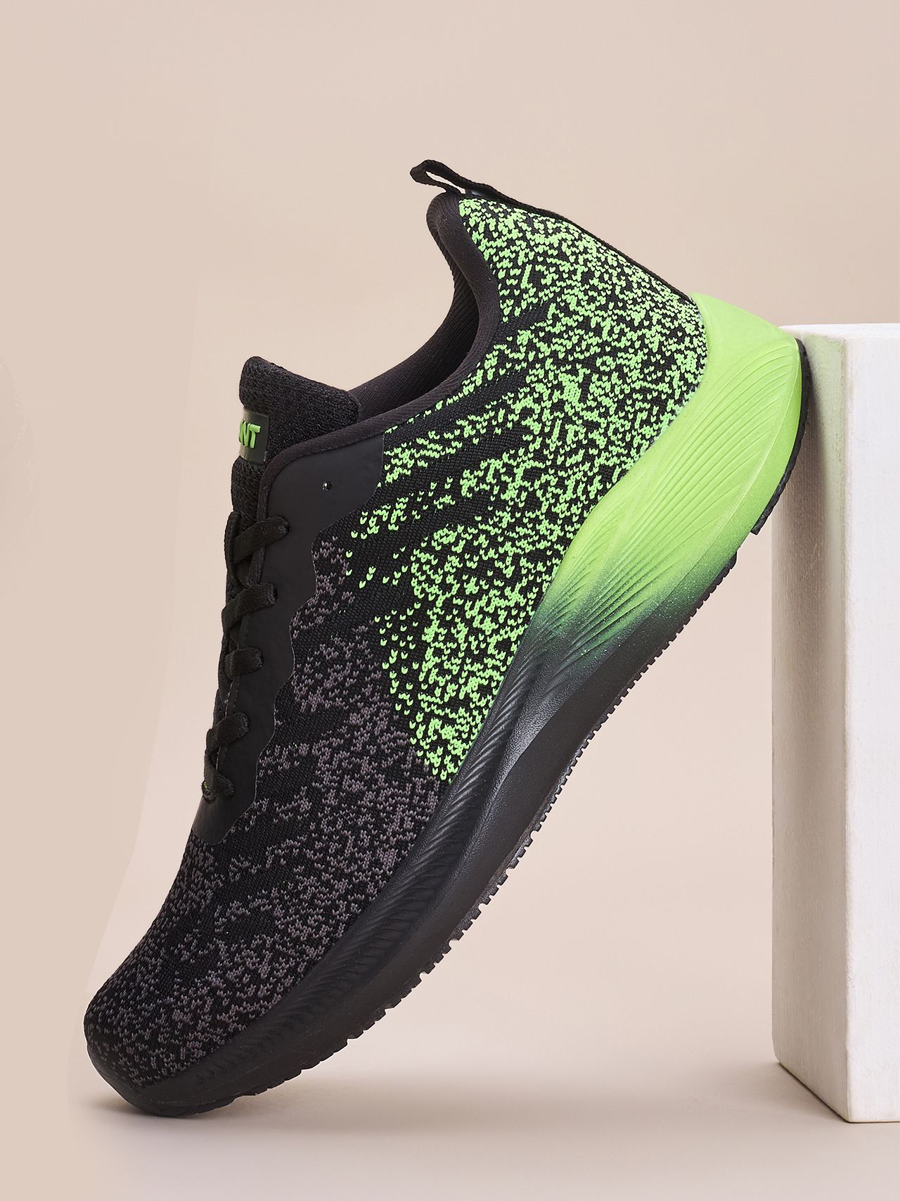 Avant Men Pebble Running Shoes