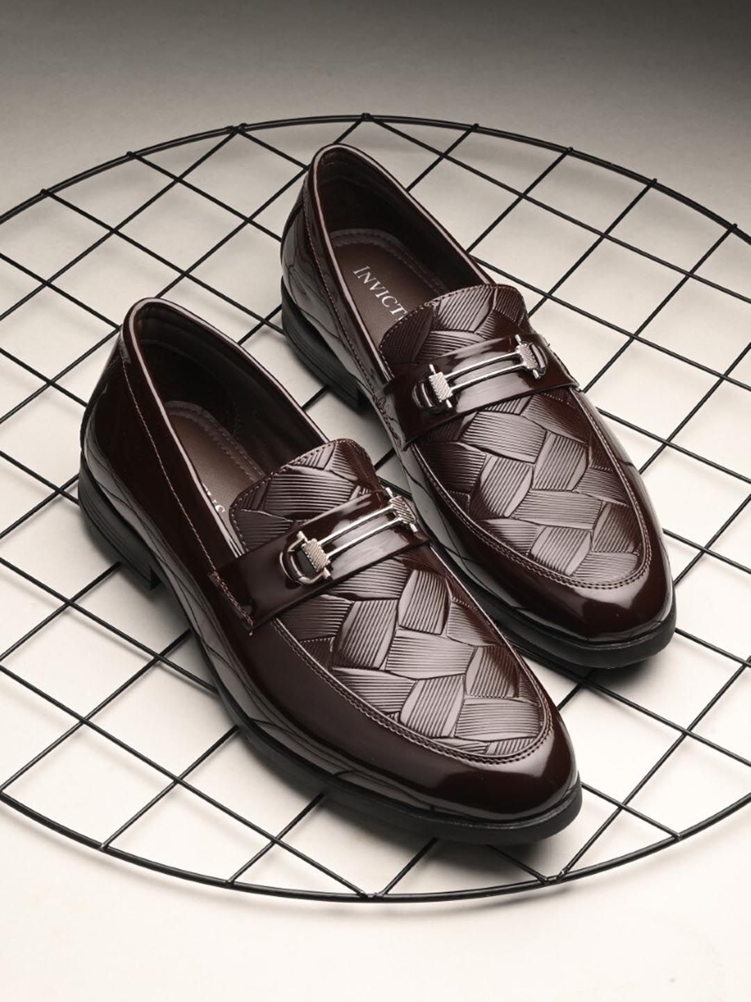 INVICTUS Men Textured Formal Loafers