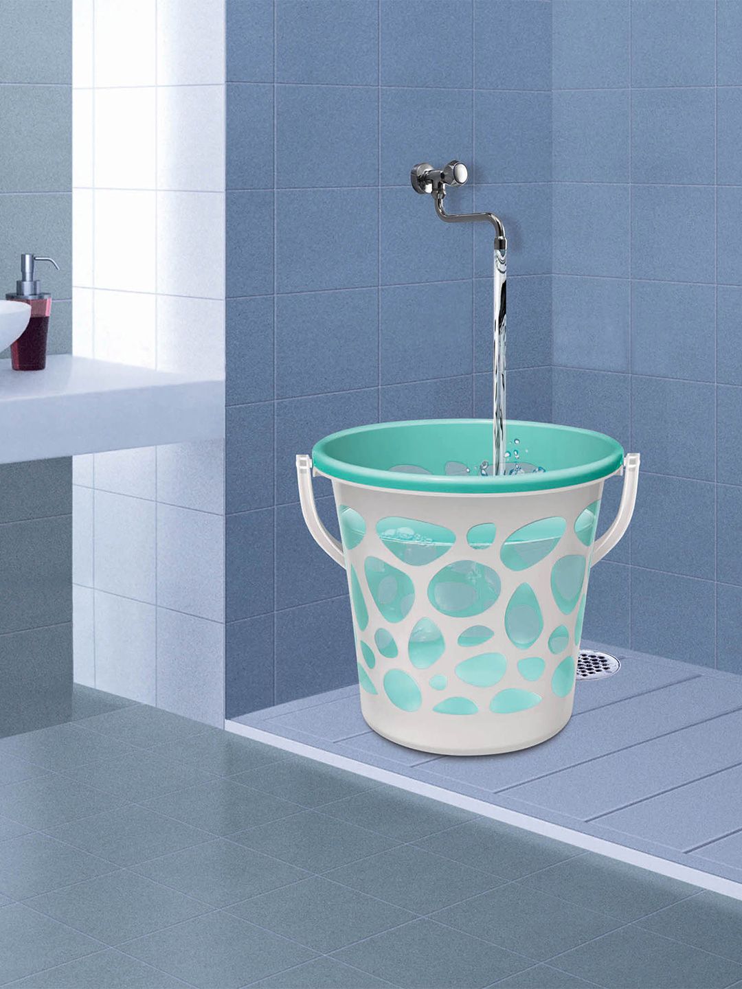 SPOTZERO by MILTON Green Pebble 20-Plastic Bucket with Handle 18 L