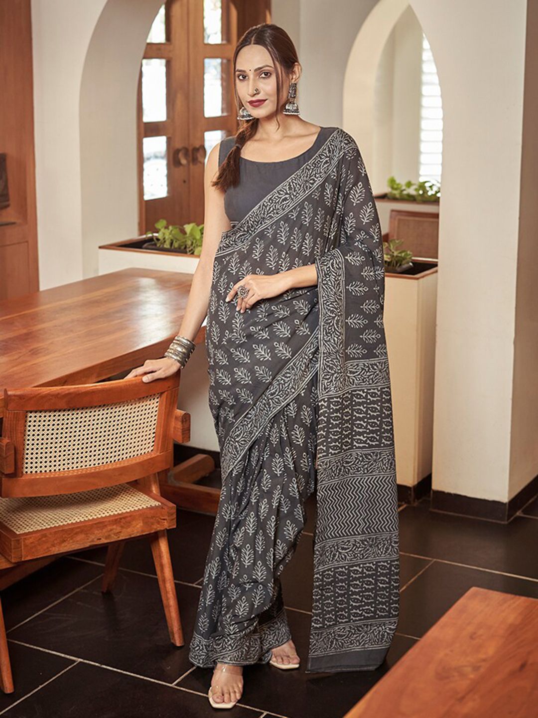 modeva Black & White Floral Pure Cotton Ready to Wear Bagru Saree