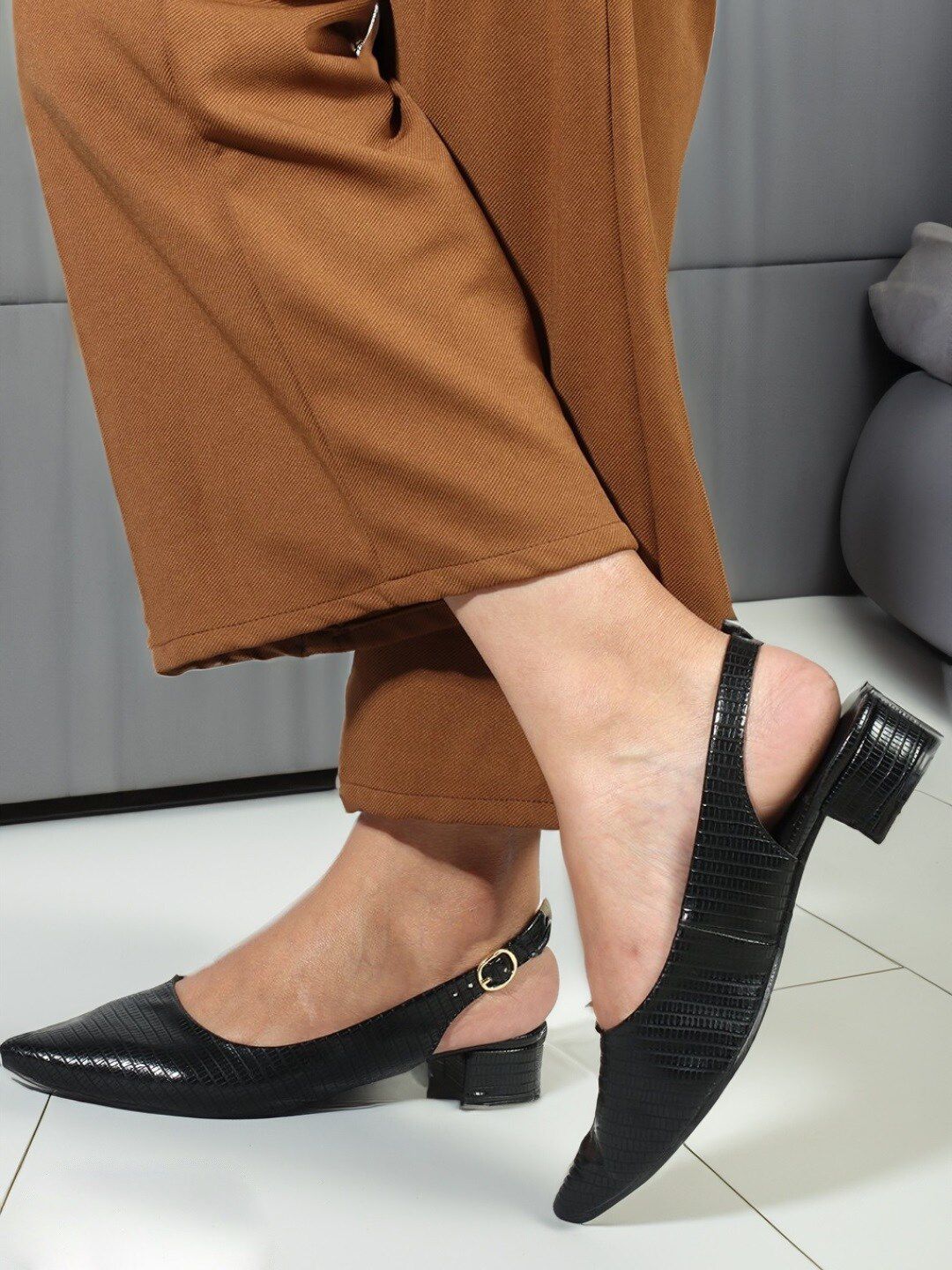 Carlton London Textured Pointed Toe Buckles Detail Block Heeled Pumps