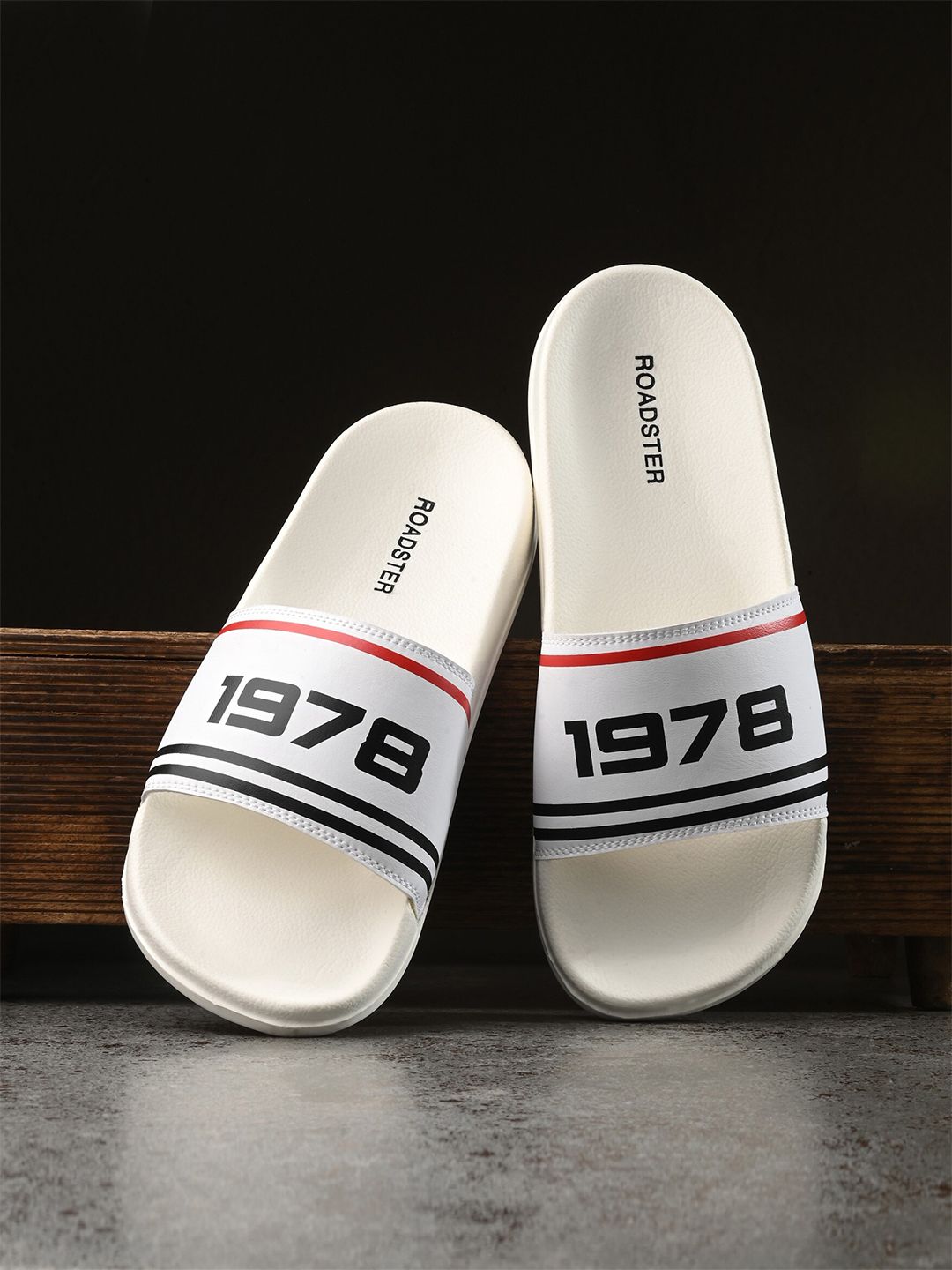The Roadster Lifestyle Co. Men Printed Sliders