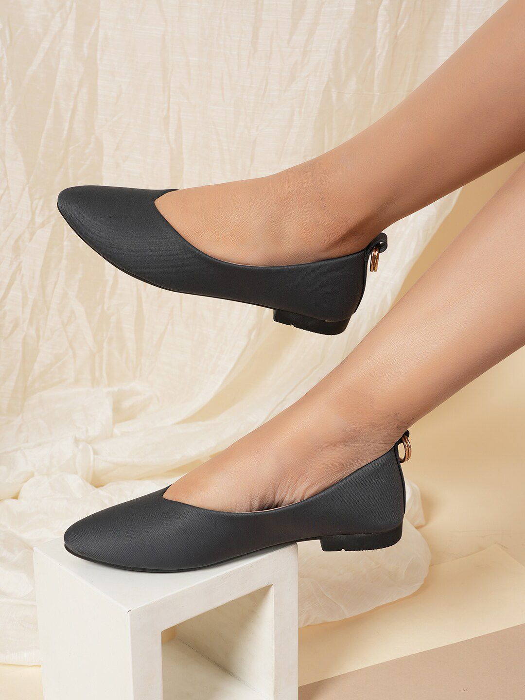 DressBerry Grey Pointed Toe Ballerinas Flats