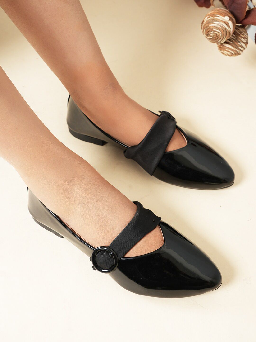 DressBerry Black Buckel Detail Pointed Toe Ballerinas Flats