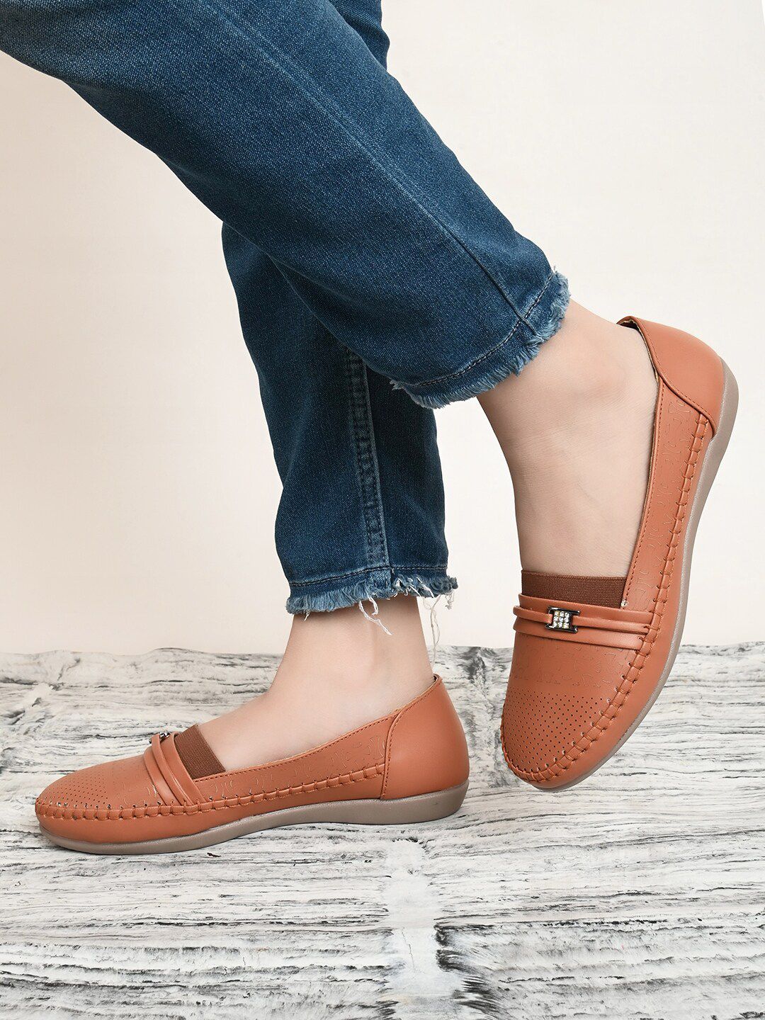 XE Looks Textured Embellished Round Toe Ballerinas