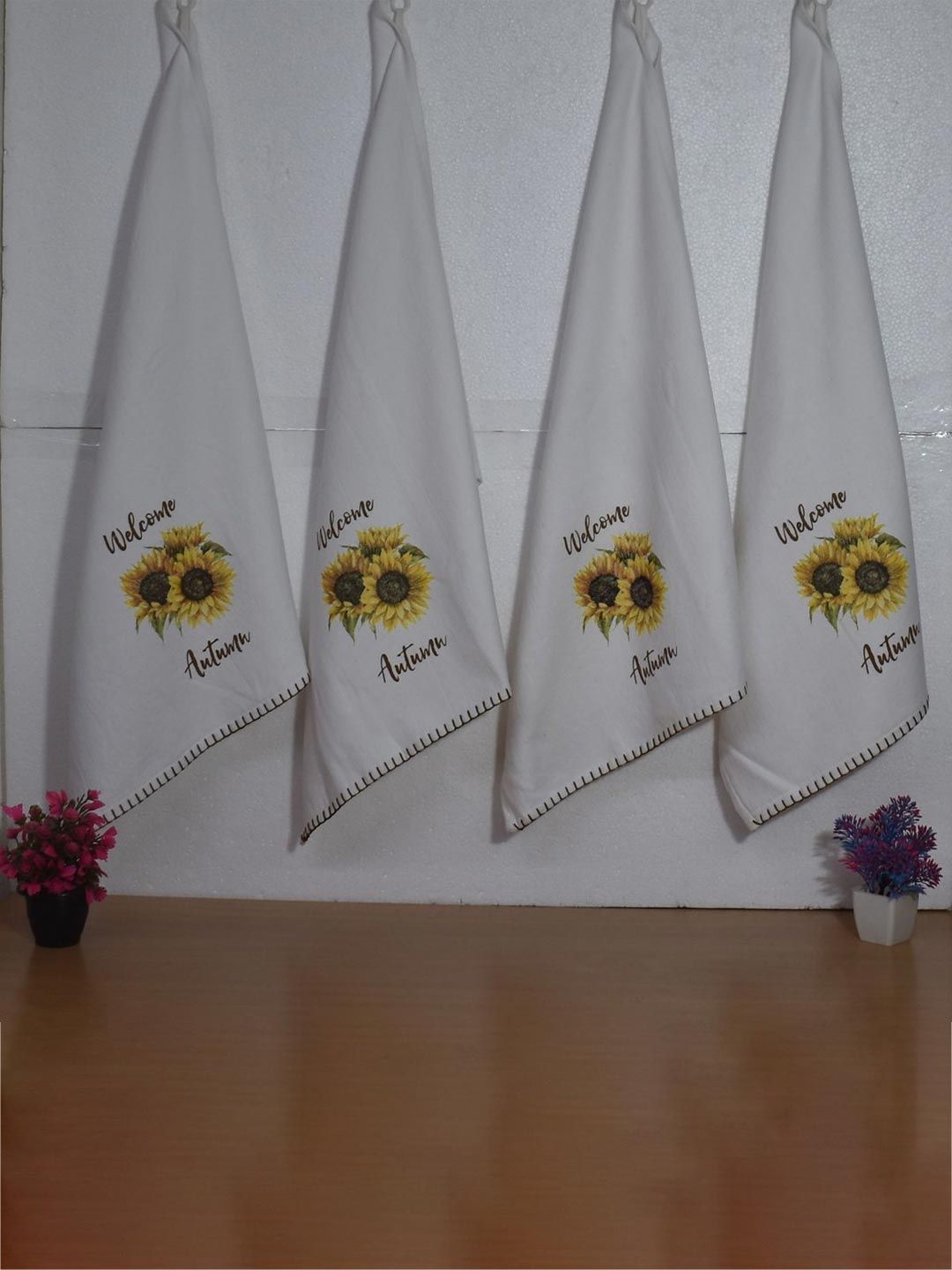 Aura White 4 Pieces Floral 300 GSM Cotton Hand Towels