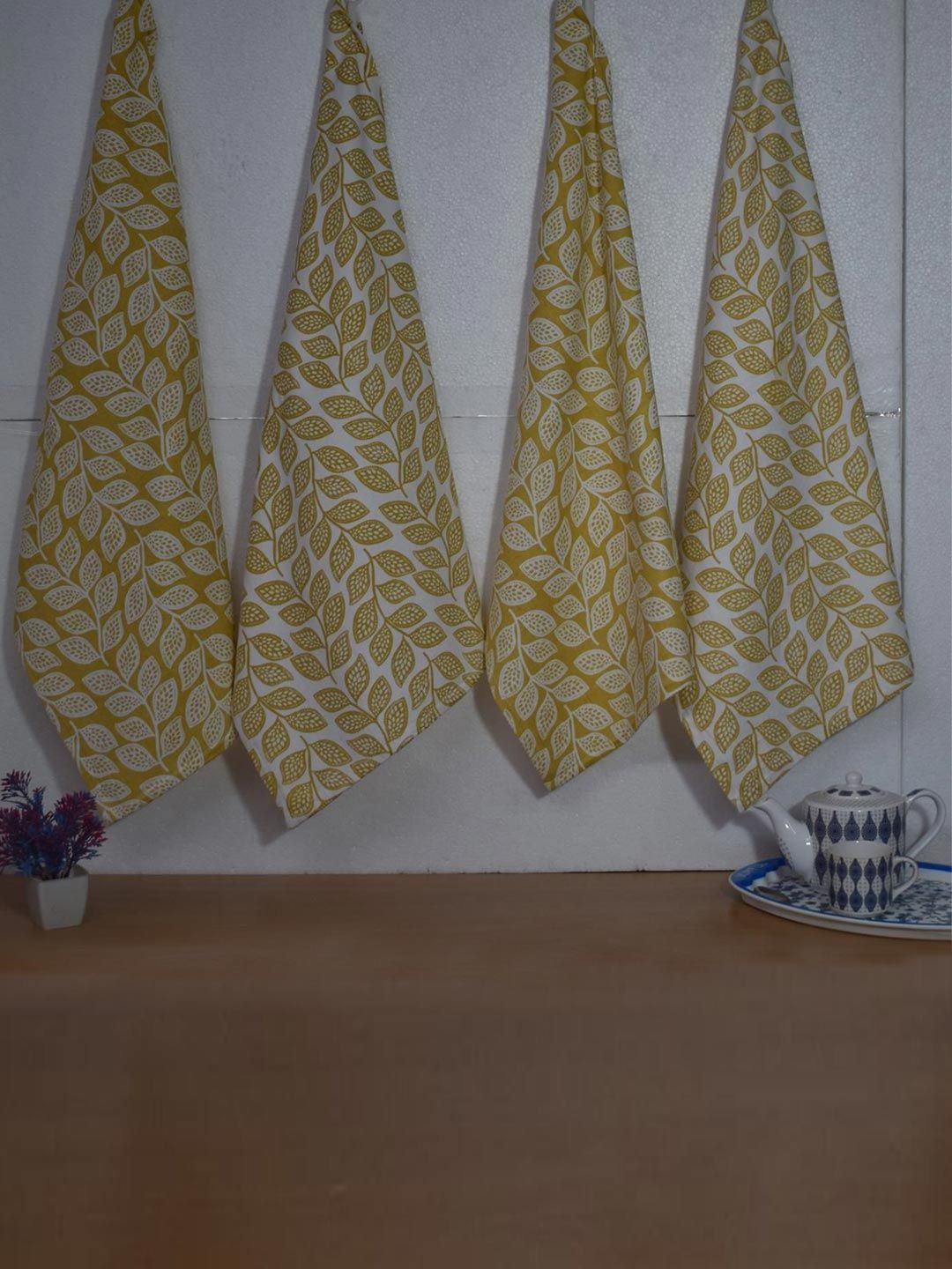 Aura White & Yellow 4 Pieces 300 GSM Cotton Hand Towels