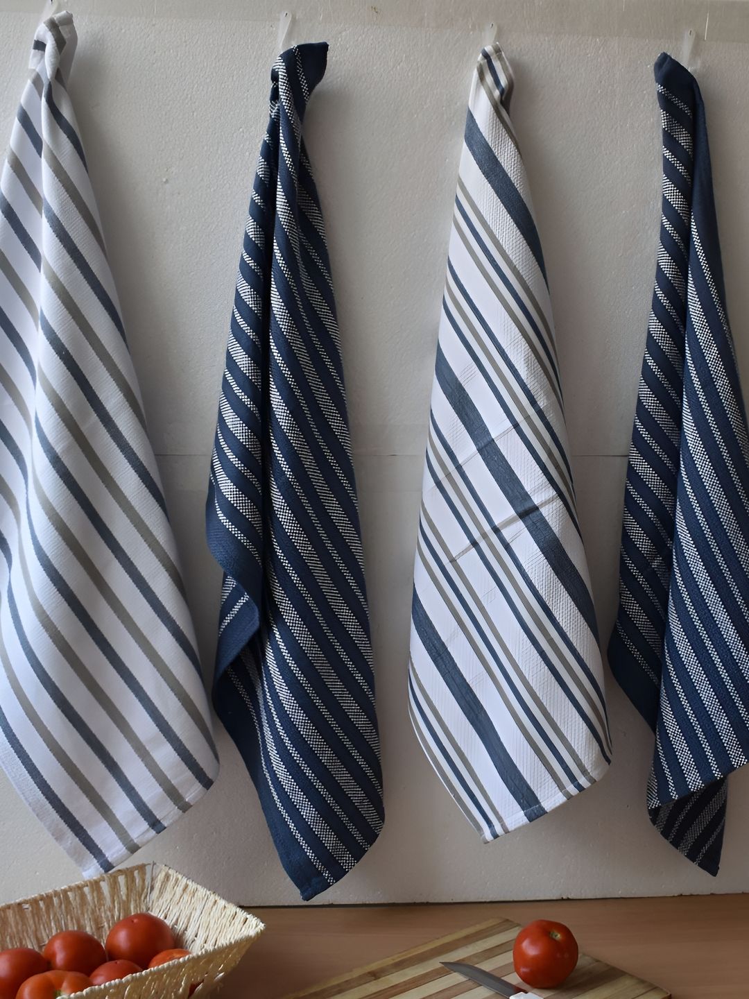Aura White & Navy Blue 4-pcs  Striped Cotton 210 GSM Hand Towels