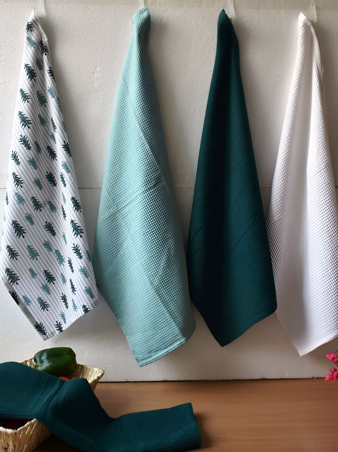 Aura White & Green 4 Pieces Printed 210 GSM Pure Cotton Hand Towels