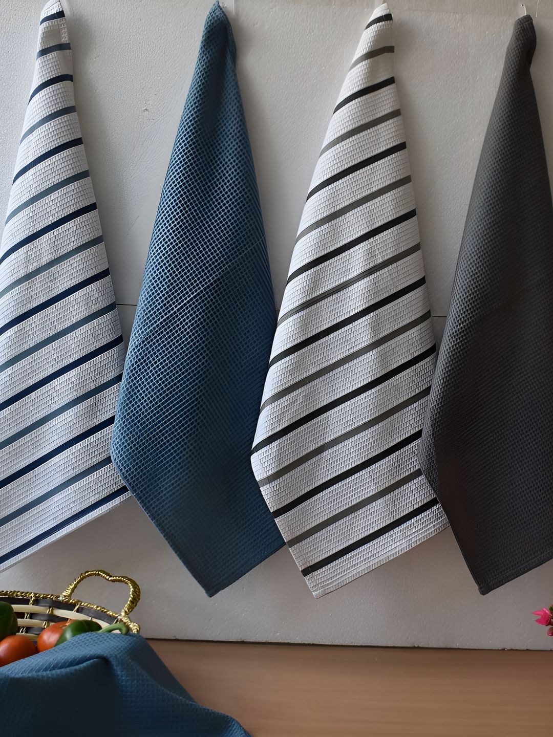 Aura White & Blue 4 Pieces Striped 210 GSM Pure Cotton Hand Towels