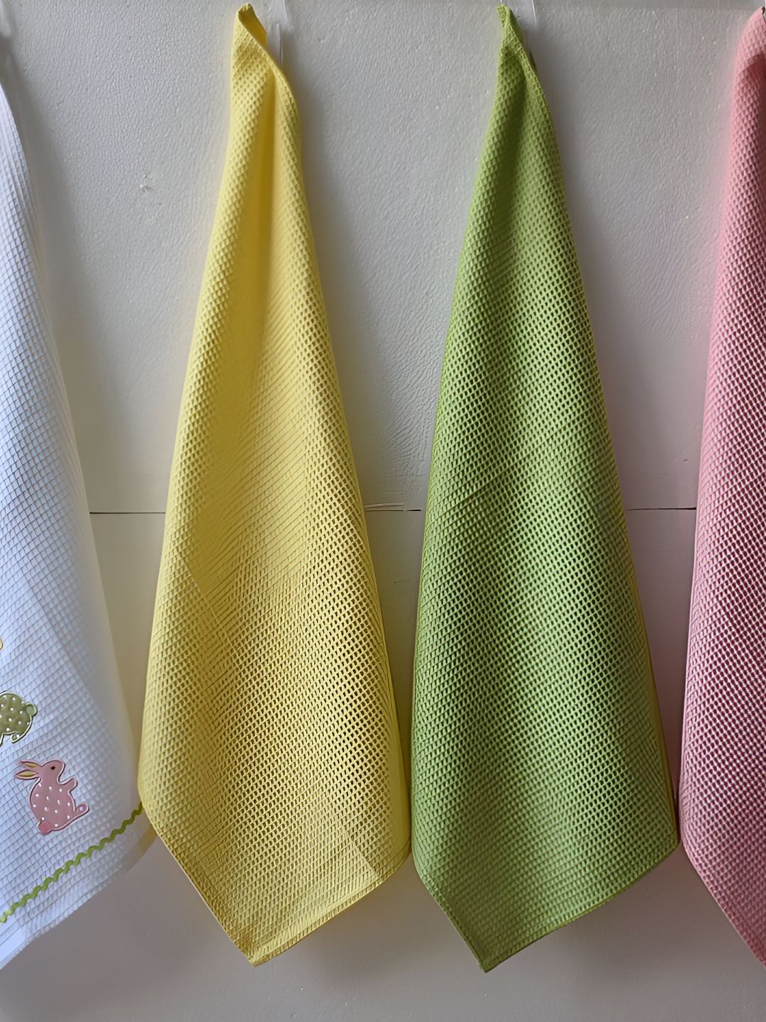 Aura TRIO White & Green 4 Pieces Printed 210 GSM Pure Cotton  Hand Towels