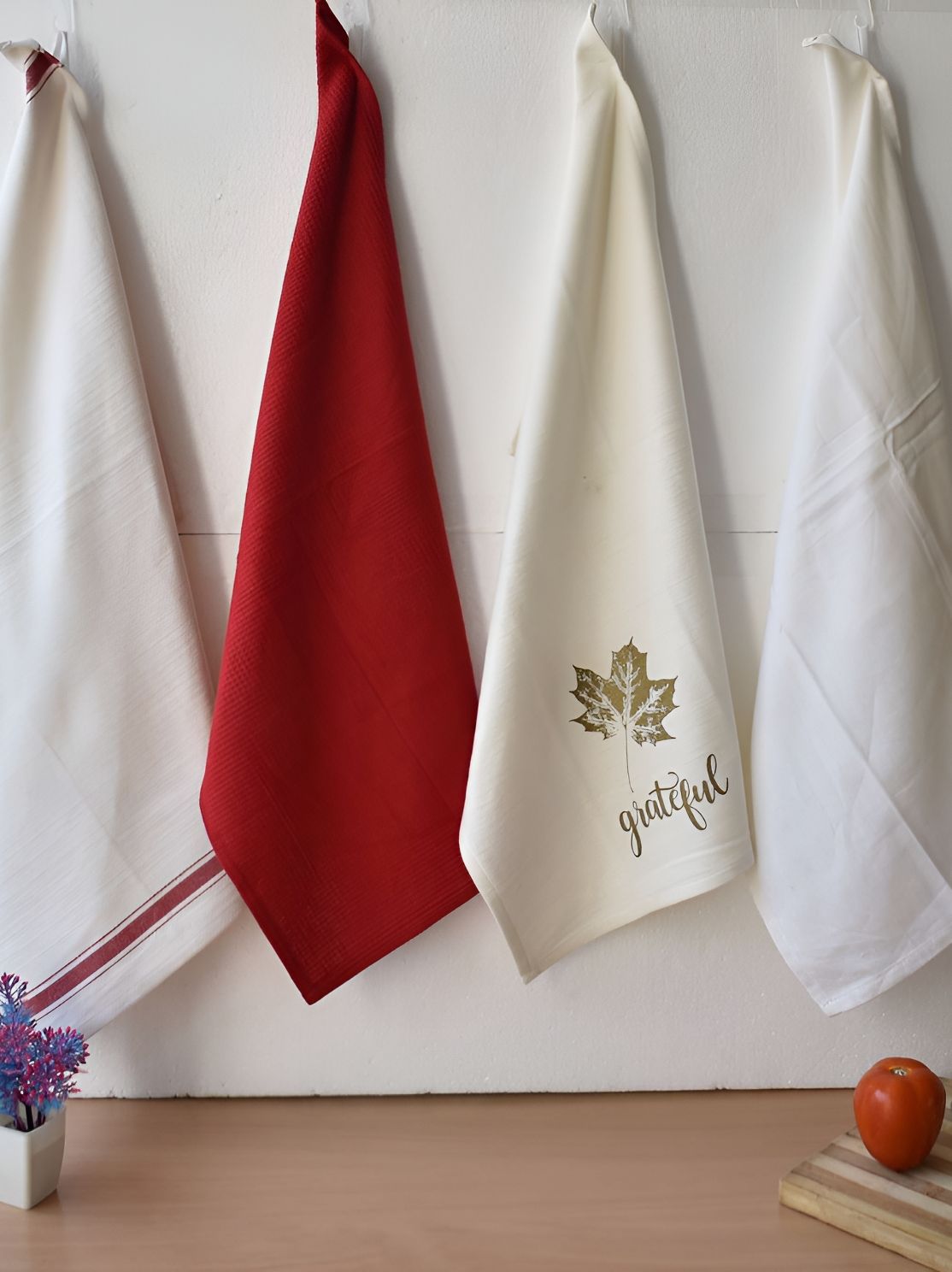AuraWhite & Red 4 Pieces Printed 210 GSM Pure Cotton Hand Towels