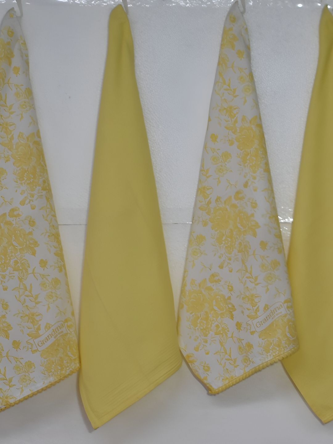 Aura White & Yellow 4 Pieces Printed 210 GSM Pure Cotton Hand Towels