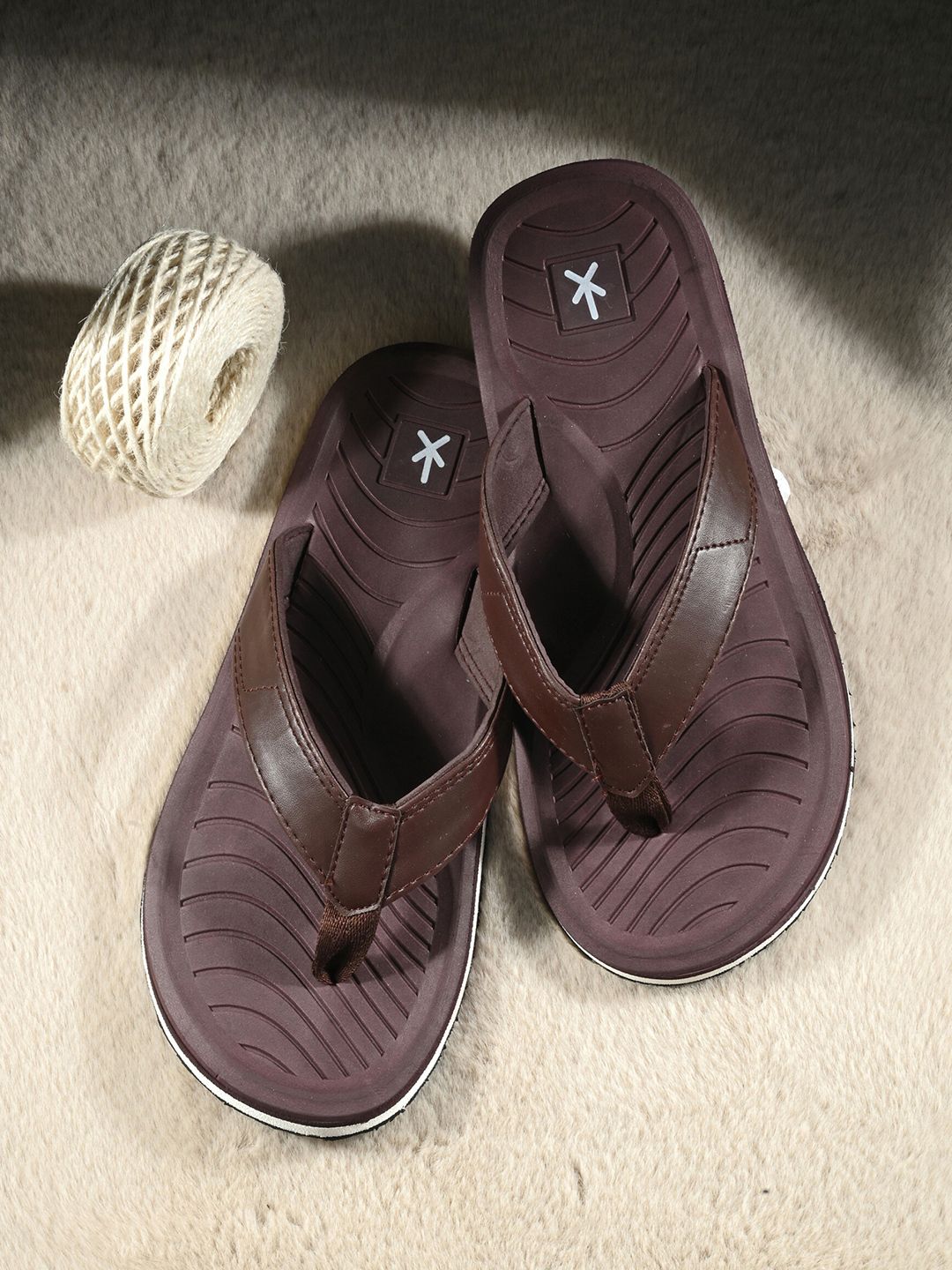 The Roadster Lifestyle Co. Men Room Slipper Flip Flops