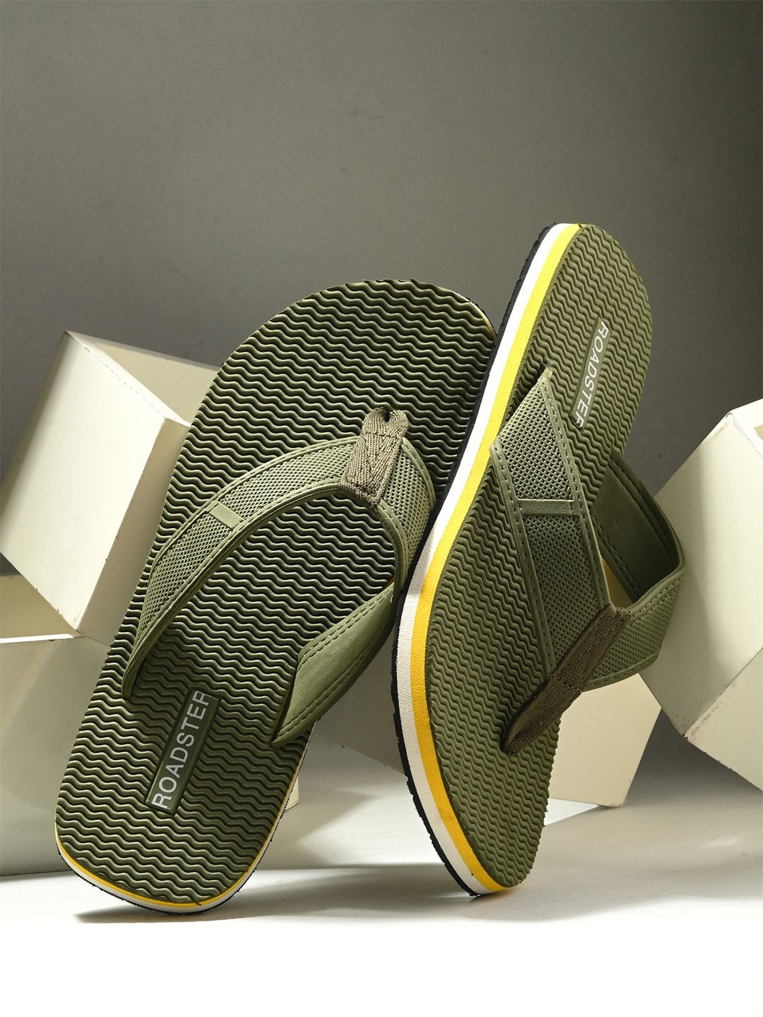 The Roadster Lifestyle Co. Men Textured Thong  Flip Flops