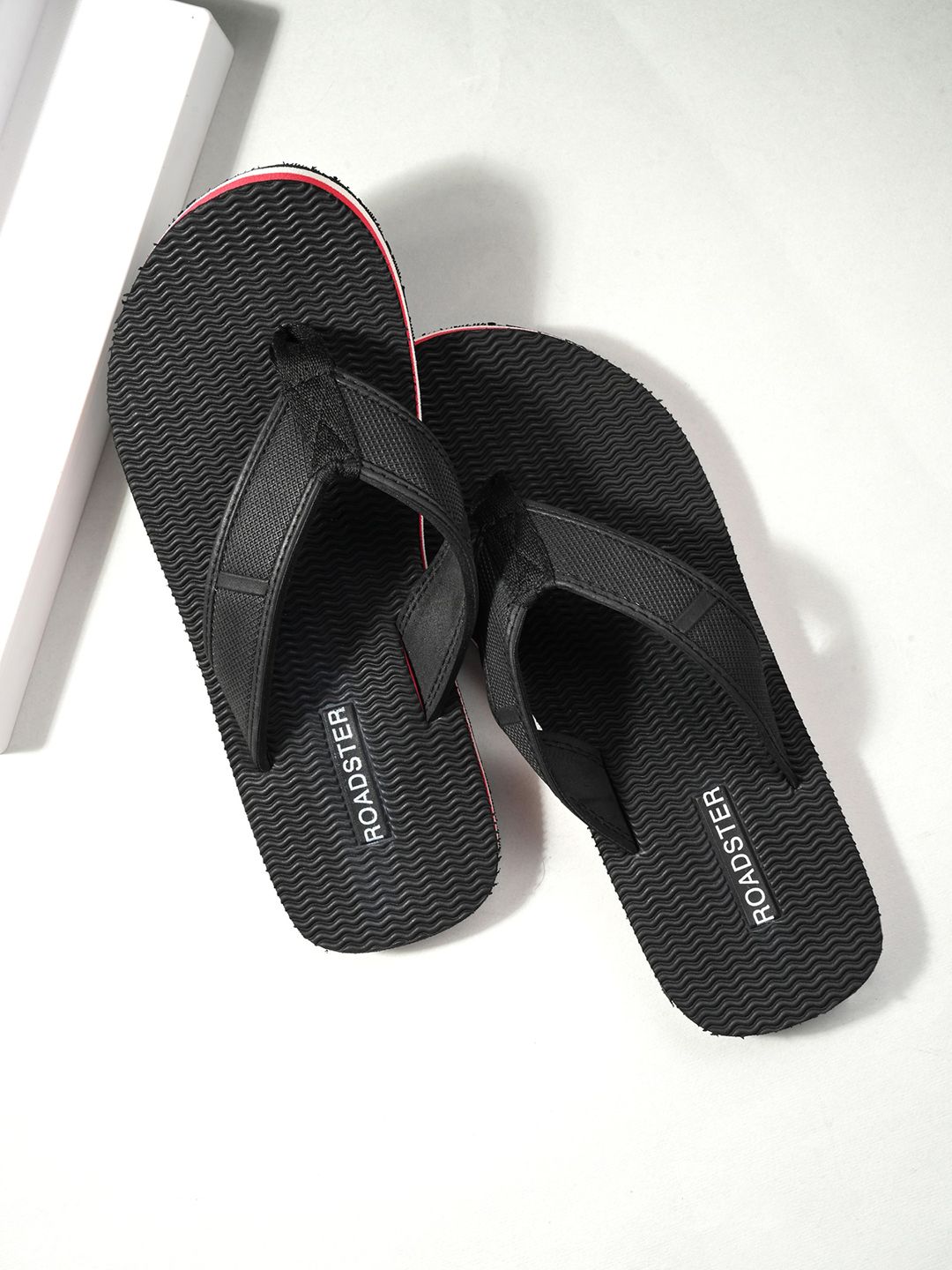 The Roadster Lifestyle Co. Men Textured Thong Flip Flops