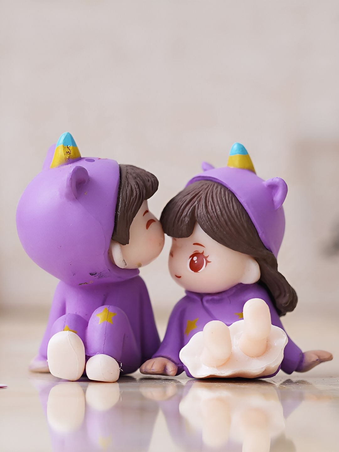 Buy Artisyn Romantic Couple Purple Polyresin Glossy Living Room