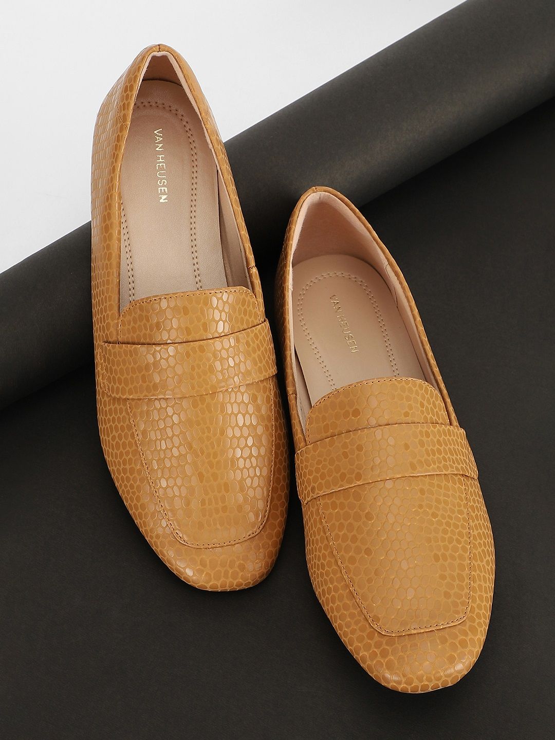 Van Heusen Woman Van Heusen Woman Textured Comfort Insole Loafers